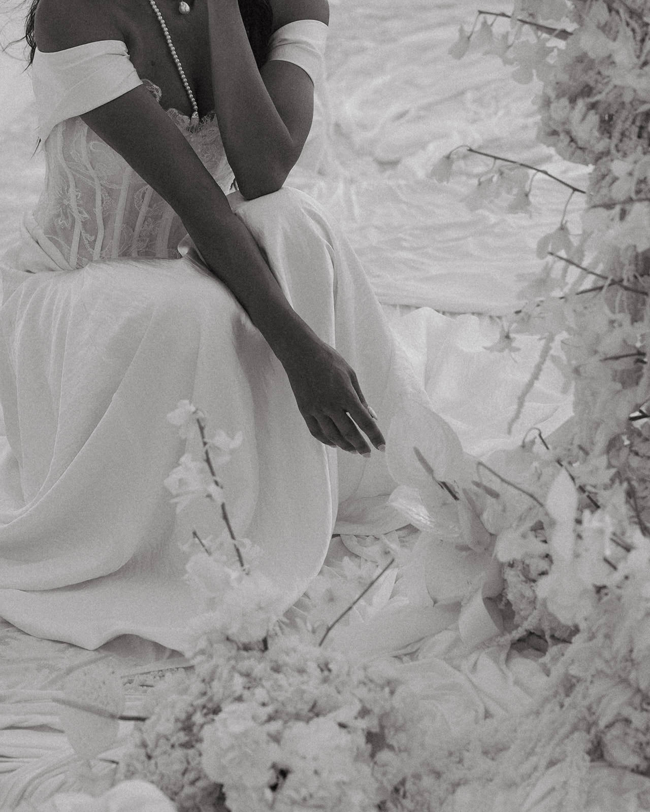 bride and groom amongst the redwood trees